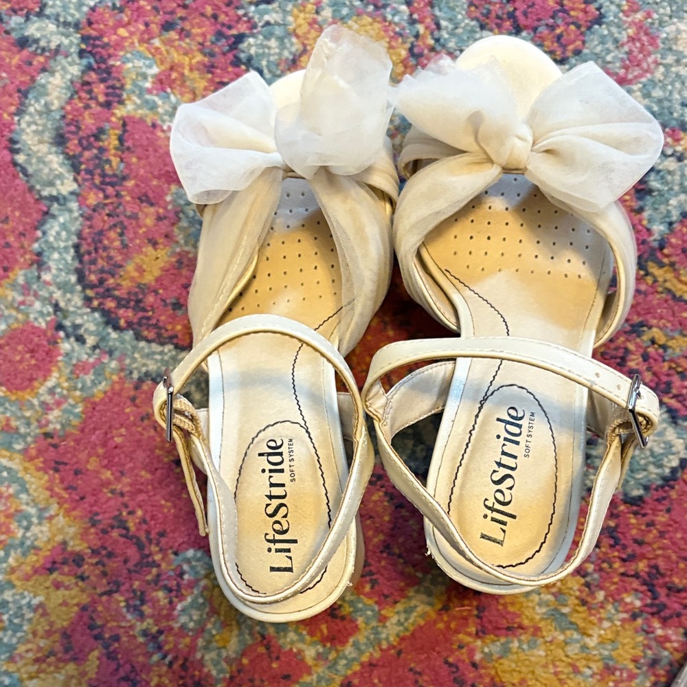 Life Stride Bow Block Heels, size 5